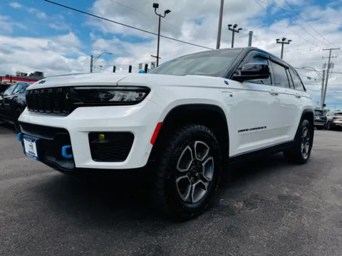 More photos of 2022 JEEP GRAND CHEROKEE TRAILHAWK 4XE at Pro Auto Finance Highland, IN