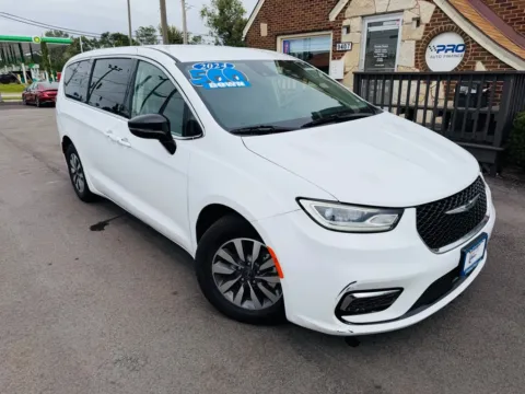 Photos of 2024 CHRYSLER PACIFICA PLUG-I SELECT for sale in Highland, IN at Pro Auto Finance Highland