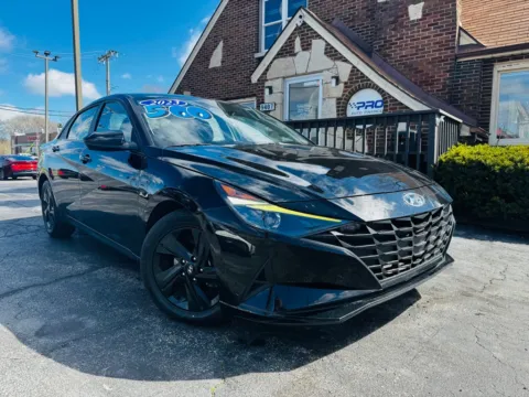 Black 2023 HYUNDAI ELANTRA SEL for sale in Highland, IN
