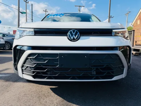 Another view of 2025 VOLKSWAGEN TAOS SE 4MOTION for sale in Highland, IN at Pro Auto Finance Highland