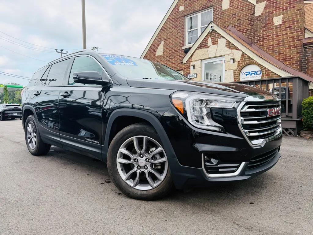 Black 2024 GMC TERRAIN SLT for sale in Highland, IN
