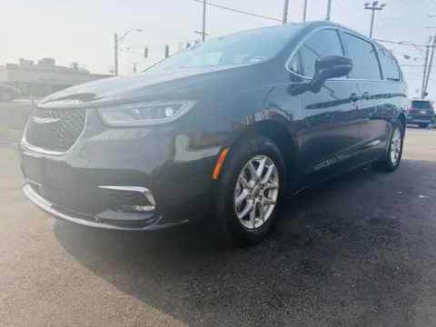 More photos of 2024 CHRYSLER PACIFICA TOURING L at Pro Auto Finance Highland, IN