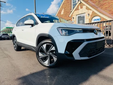 White 2025 VOLKSWAGEN TAOS SE 4MOTION for sale in Highland, IN