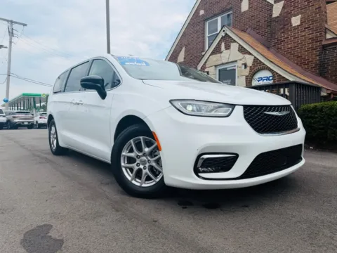 White 2024 CHRYSLER PACIFICA TOURING L for sale in Highland, IN