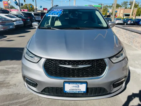 More photos of 2021 CHRYSLER PACIFICA TOURING L at Pro Auto Finance Highland, IN