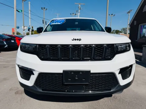 Another view of 2023 JEEP GRAND CHEROKEE LIMITED for sale in Highland, IN at Pro Auto Finance Highland