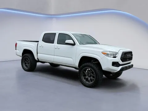 White 2023 Toyota Tacoma SR V6 for sale in Alcoa, TN