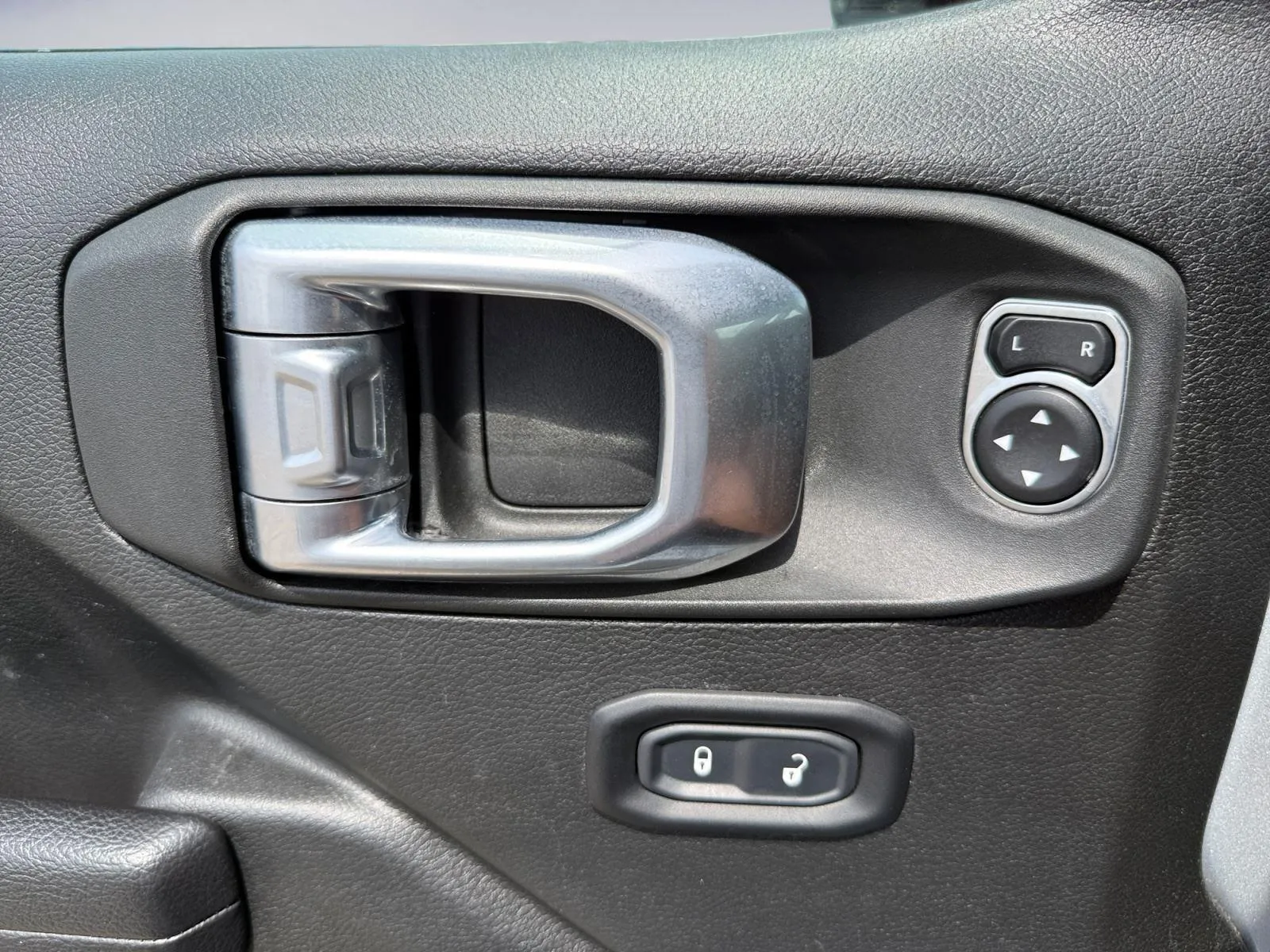 2023 Jeep Gladiator Sport S - Photo 18
