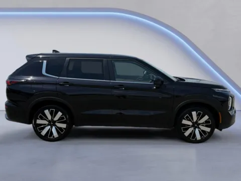 Photos of 2025 Mitsubishi Outlander SE for sale in Alcoa, TN at Twin City Auto Center
