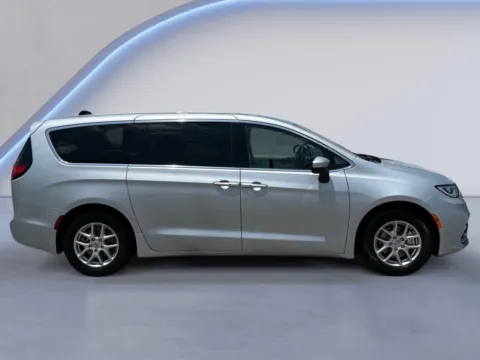 Photos of 2023 Chrysler Pacifica Touring L for sale in Alcoa, TN at Twin City Auto Center