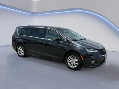 Black 2023 Chrysler Pacifica Touring L for sale in Alcoa, TN