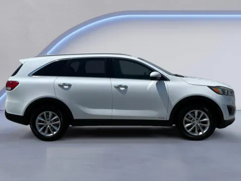 Photos of 2017 Kia Sorento LX for sale in Alcoa, TN at Twin City Auto Center