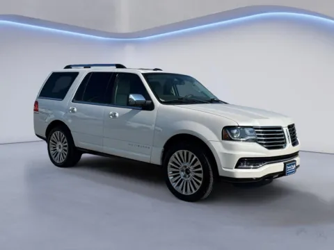 White 2017 Lincoln Navigator Reserve for sale in Alcoa, TN