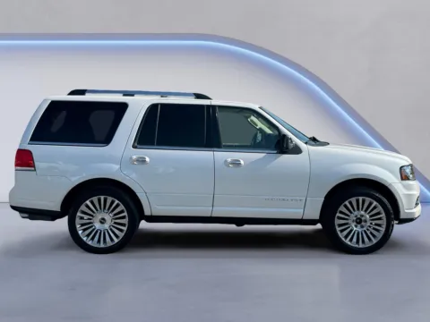 Photos of 2017 Lincoln Navigator Reserve for sale in Alcoa, TN at Twin City Auto Center
