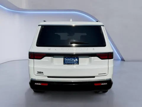 More photos of 2023 Jeep Wagoneer L Series II at Twin City Auto Center, TN