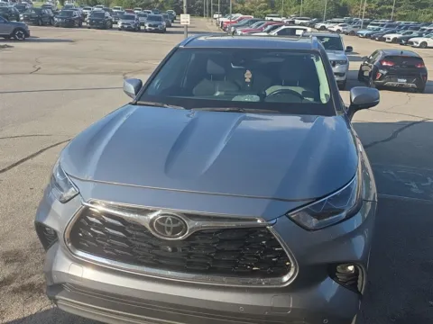 More photos of 2020 Toyota Highlander Limited at Twin City Auto Center, TN