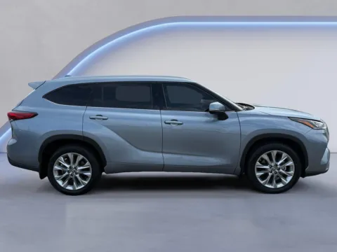 Photos of 2020 Toyota Highlander Limited for sale in Alcoa, TN at Twin City Auto Center