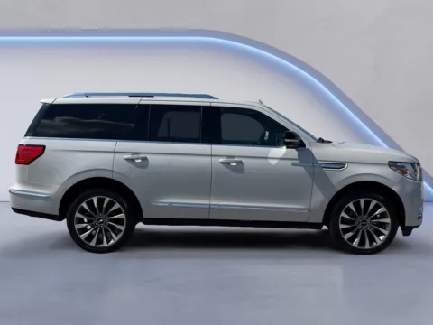 Photos of 2021 Lincoln Navigator Reserve for sale in Alcoa, TN at Twin City Auto Center