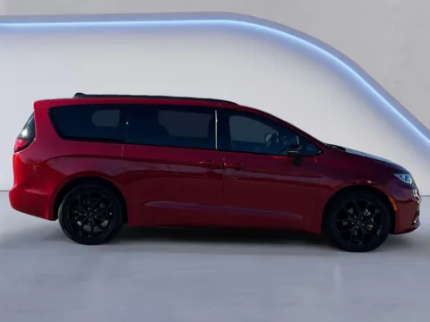 Photos of 2024 Chrysler Pacifica Touring L for sale in Alcoa, TN at Airport Honda