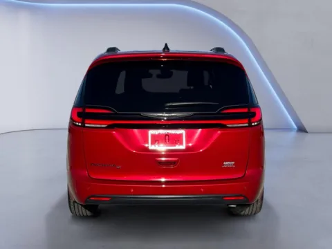 More photos of 2024 Chrysler Pacifica Touring L at Airport Honda, TN