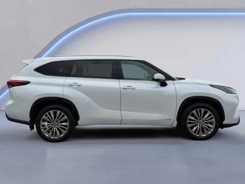 Photos of 2022 Toyota Highlander Hybrid Platinum for sale in Alcoa, TN at Airport Honda
