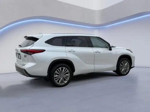 Another view of 2022 Toyota Highlander Hybrid Platinum for sale in Alcoa, TN at Airport Honda