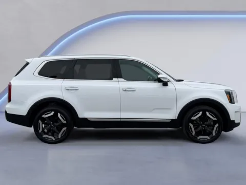 Photos of 2025 Kia Telluride S for sale in Alcoa, TN at Airport Honda