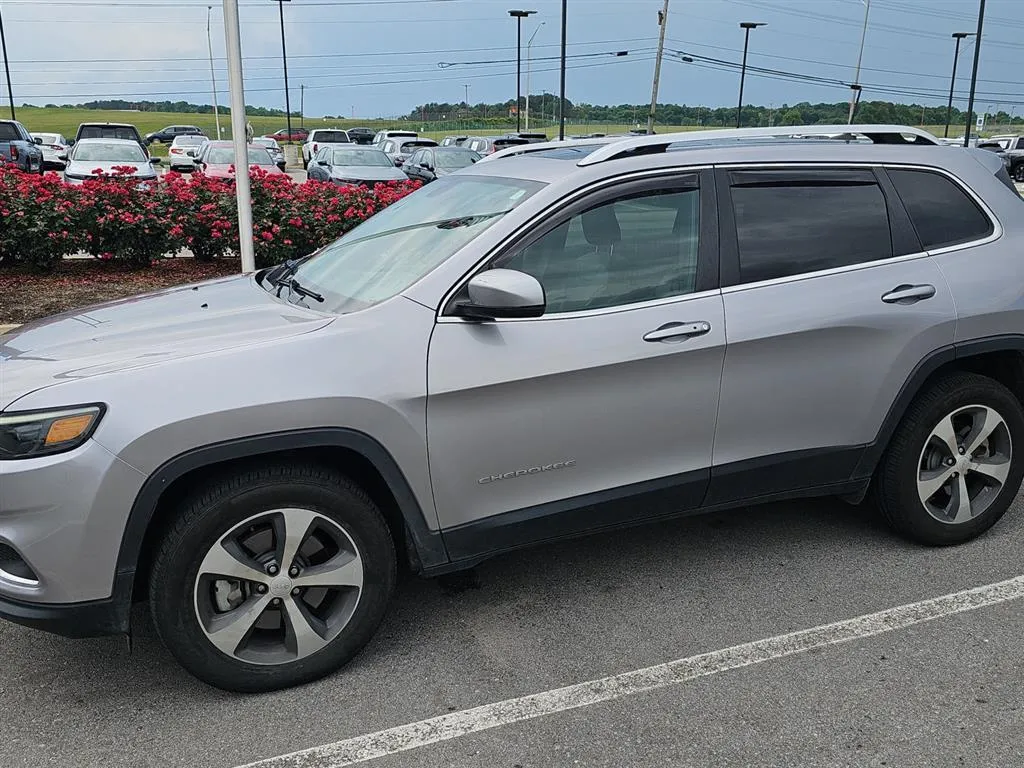 Silver 2019 Jeep Cherokee Limited for sale in Alcoa, TN