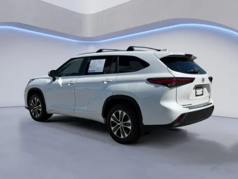 More photos of 2023 Toyota Highlander XLE at Airport Honda, TN