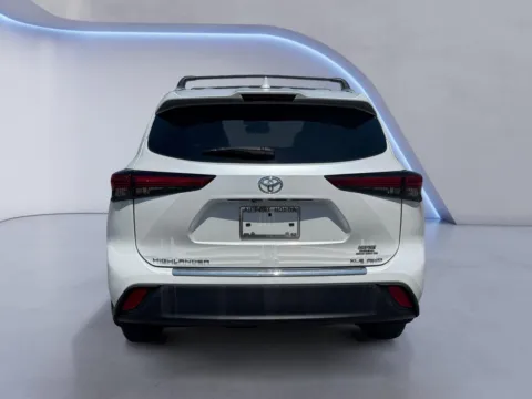 More photos of 2023 Toyota Highlander XLE at Airport Honda, TN