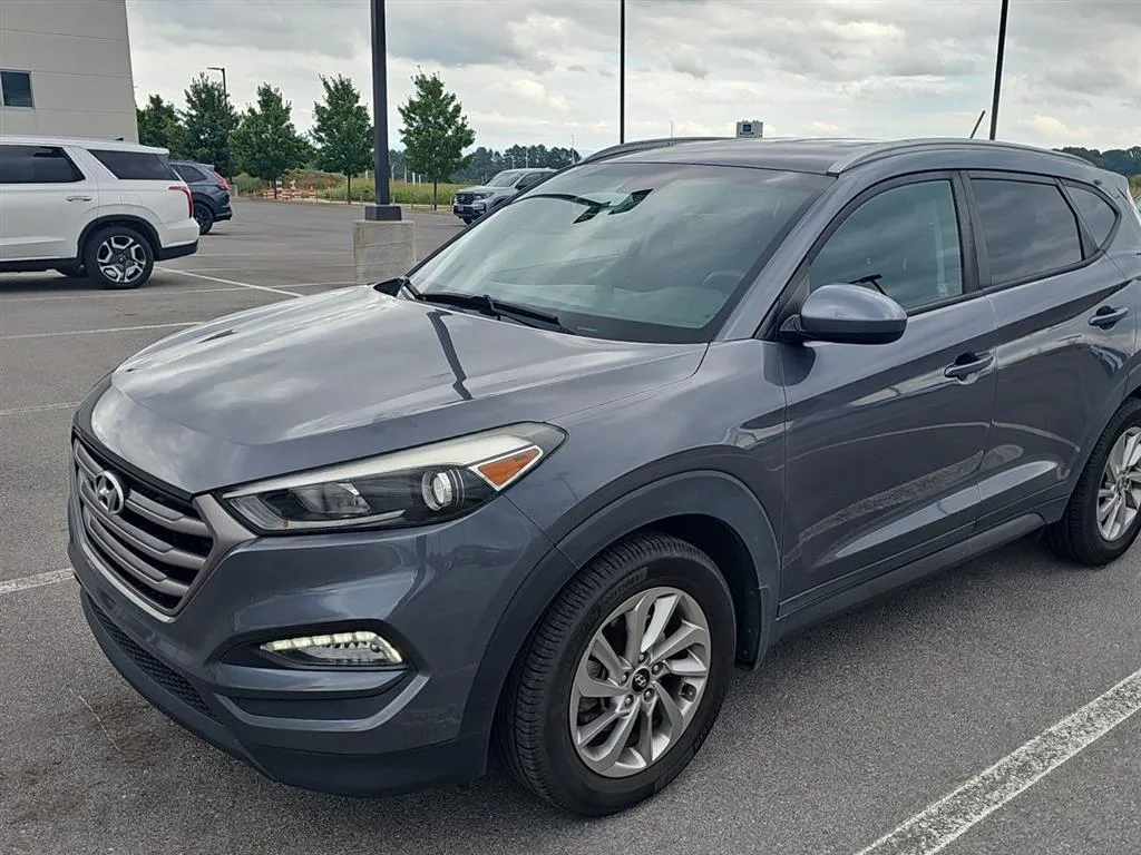 Gray 2016 HYUNDAI TUCSON SE for sale in Alcoa, TN