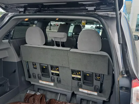 More photos of 2017 TOYOTA Sienna LE 8-Passenger at Airport Honda, TN
