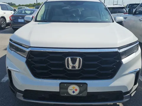 Photos of 2025 Honda Pilot Touring for sale in Alcoa, TN at Airport Honda