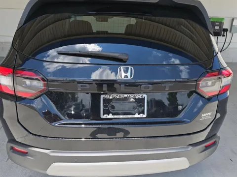 More photos of 2025 Honda Pilot EX-L at Airport Honda, TN