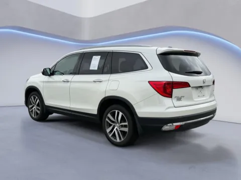 More photos of 2017 Honda Pilot Touring at Airport Honda, TN