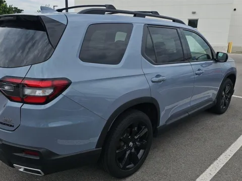 More photos of 2025 Honda Pilot Black Edition at Airport Honda, TN