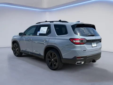 More photos of 2025 Honda Pilot Black Edition at Airport Honda, TN