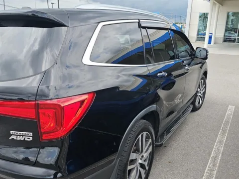 More photos of 2016 Honda Pilot Touring at Airport Honda, TN
