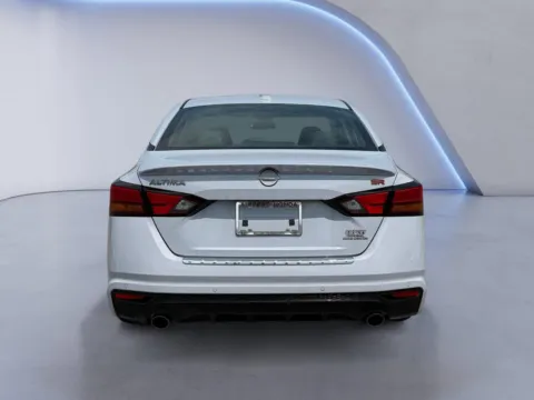 More photos of 2023 Nissan Altima 2.5 SR at Airport Honda, TN
