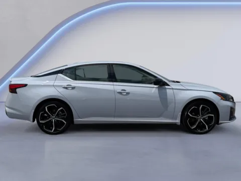 Photos of 2023 Nissan Altima 2.5 SR for sale in Alcoa, TN at Airport Honda