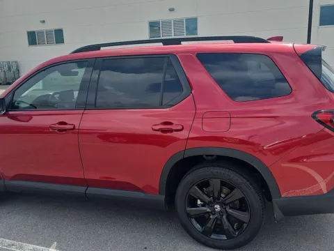 Photos of 2025 Honda Pilot Black Edition for sale in Alcoa, TN at Airport Honda