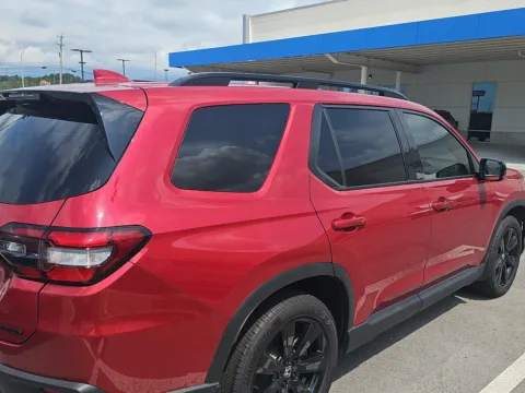 More photos of 2025 Honda Pilot Black Edition at Airport Honda, TN