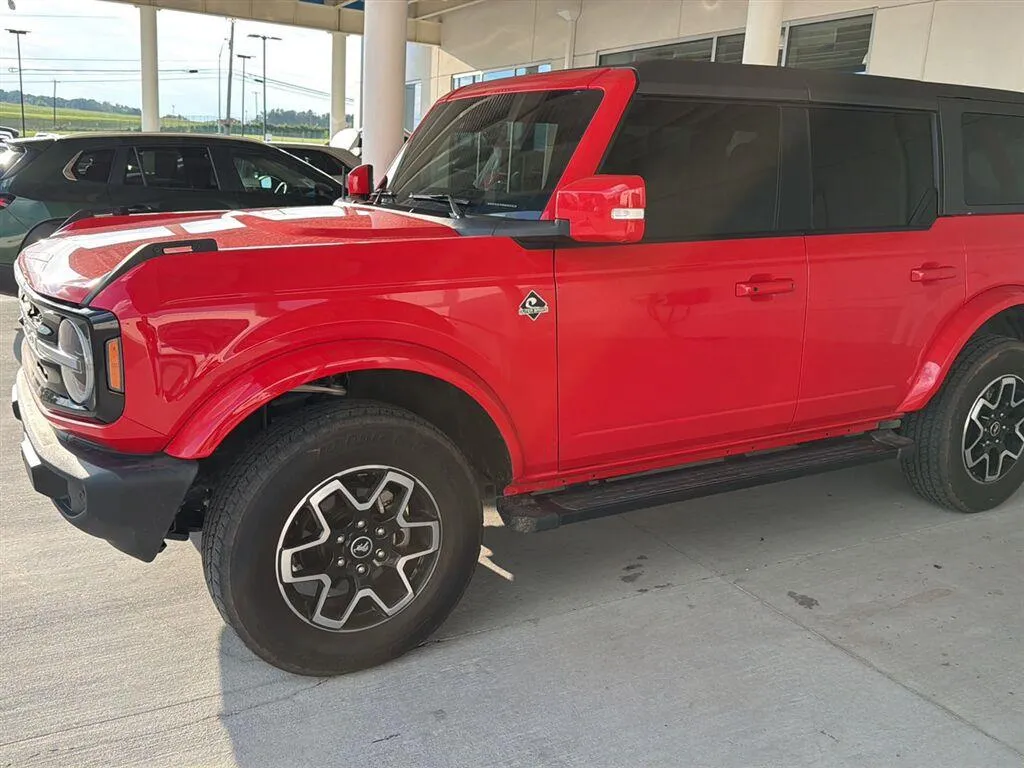Red 2023 Ford Bronco Outer Banks for sale in Alcoa, TN