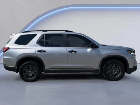 Photos of 2025 Honda Pilot TrailSport for sale in Alcoa, TN at Airport Honda