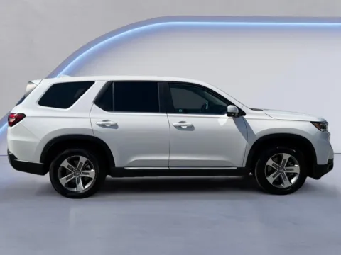 Photos of 2025 Honda Pilot EX-L for sale in Alcoa, TN at Airport Honda