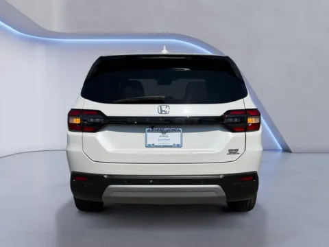 More photos of 2025 Honda Pilot EX-L at Airport Honda, TN