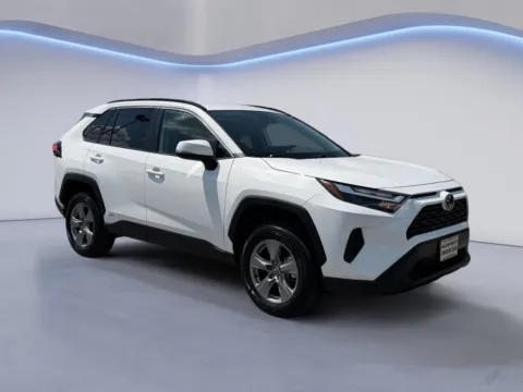 White 2025 Toyota RAV4 Hybrid XLE for sale in Alcoa, TN