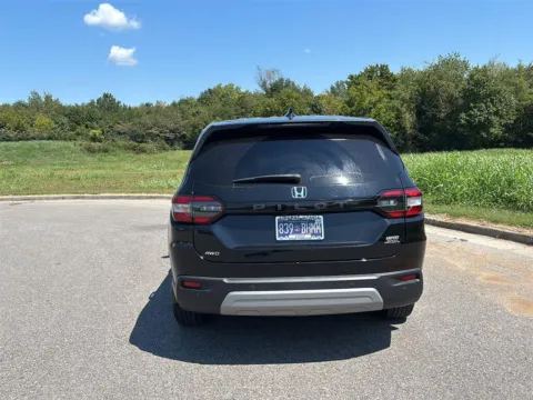 More photos of 2025 Honda Pilot EX-L at Airport Honda, TN