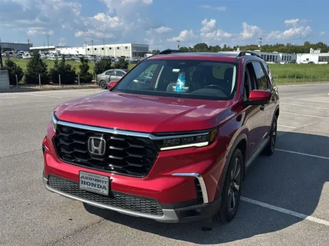 Photos of 2023 Honda Pilot Touring for sale in Alcoa, TN at Airport Honda