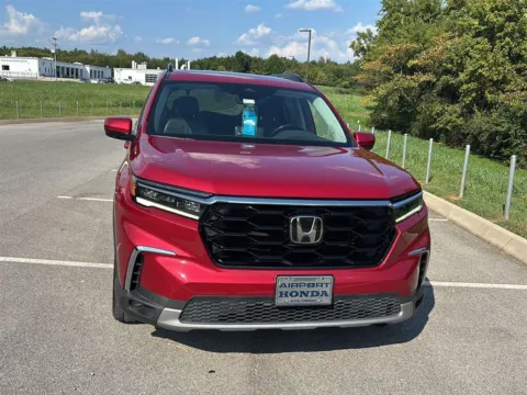 More photos of 2023 Honda Pilot Touring at Airport Honda, TN